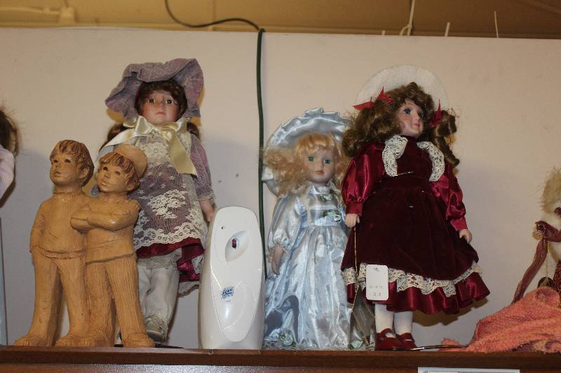 Top Shelf Lot of Home Decorations