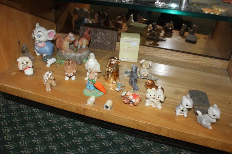 Shelf Lot of Home Decorations