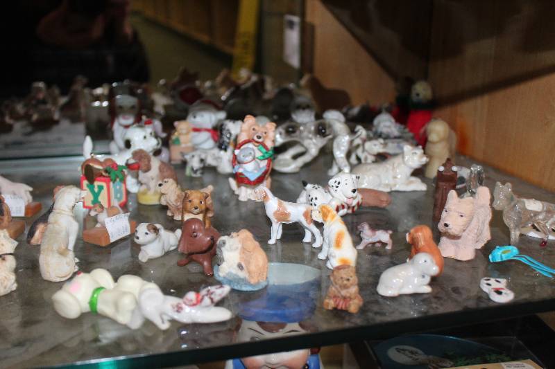 Shelf Lot of Home Decorations