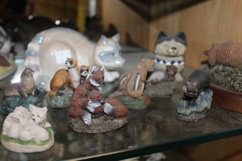 Shelf Lot of Home Decorations