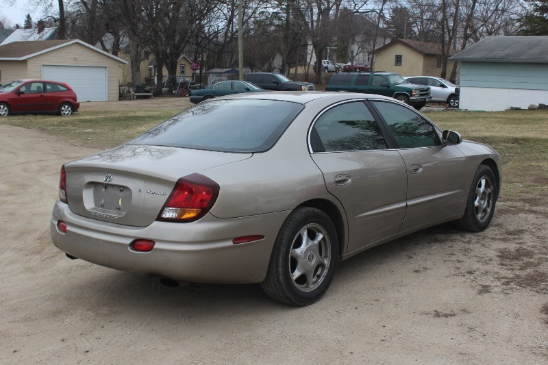 Oldsmobile aurora v8