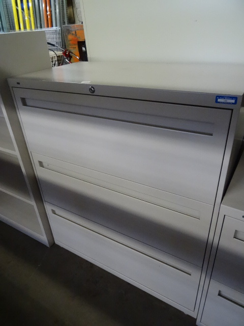 lot 65 image: 36 Metal 3 Drawer Lateral File