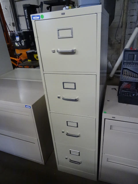 lot 67 image: 15 Metal 4 Drawer File Cabinet