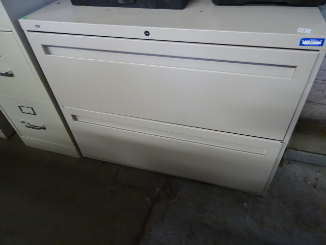 lot 71 image: 36 Metal 2 Drawer Lateral File