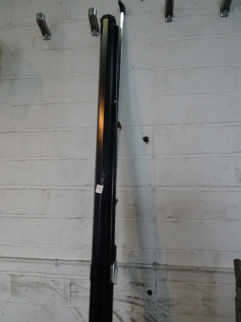 lot 79 image: Fold Up Dalite 87 Projection Screen