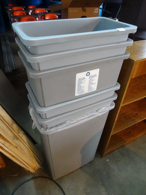 lot 86 image: 6 Plastic Garbage Cans