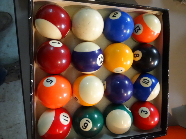lot 101 image: Full Set of Pool Cue Balls