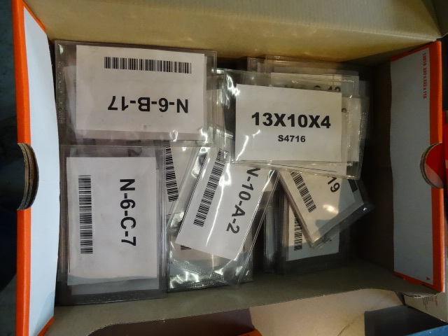 lot 102 image: Magnetic Stick on Pouches