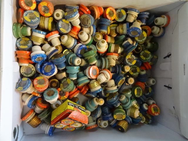 lot 107 image: Large Variety Of Screw In Fuses