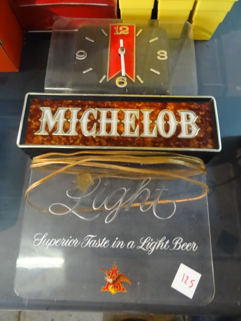 lot 125 image: Vintage Wall Mount Michelob Lighted