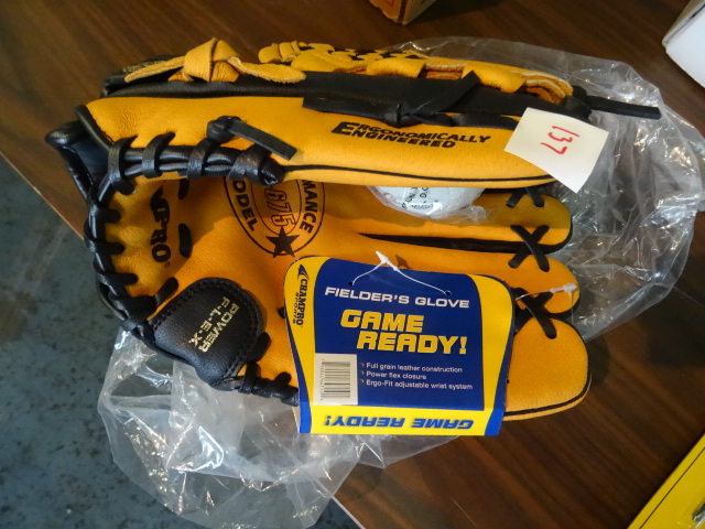 lot 137 image: Game Day Fielders Glove New AP-675