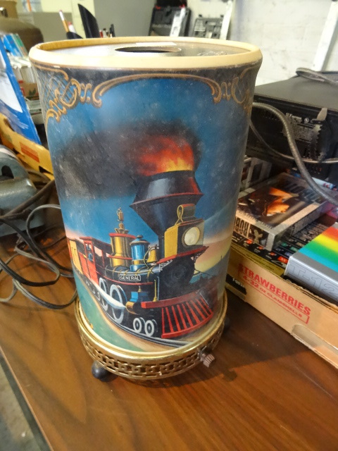 lot 138 image: Vintage Lamp Inside