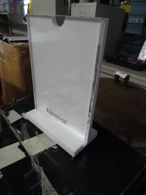 lot 145 image: Plastic Table Talkers or Picture Frames
