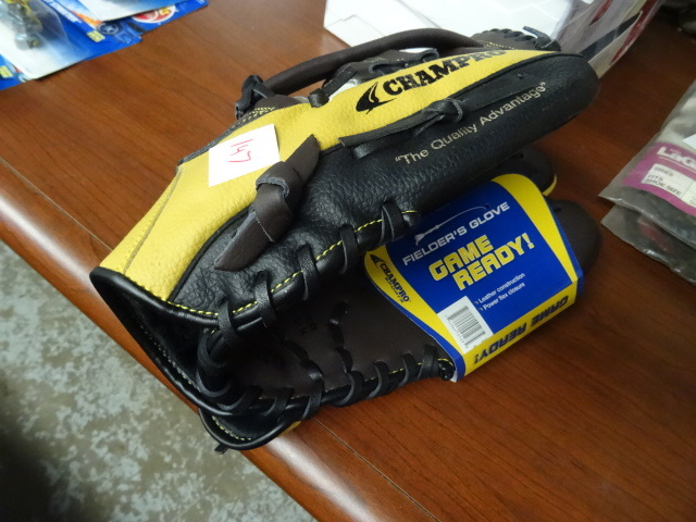 lot 147 image: Game Ready Fielders Glove New
