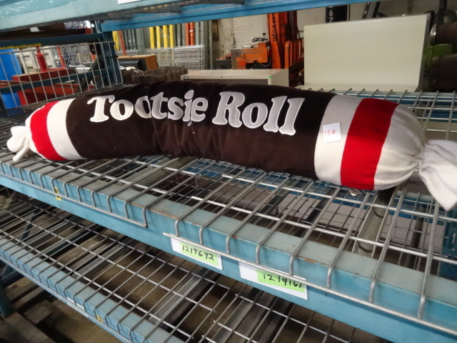 lot 150 image: Tootsie Roll Novelty Pillow