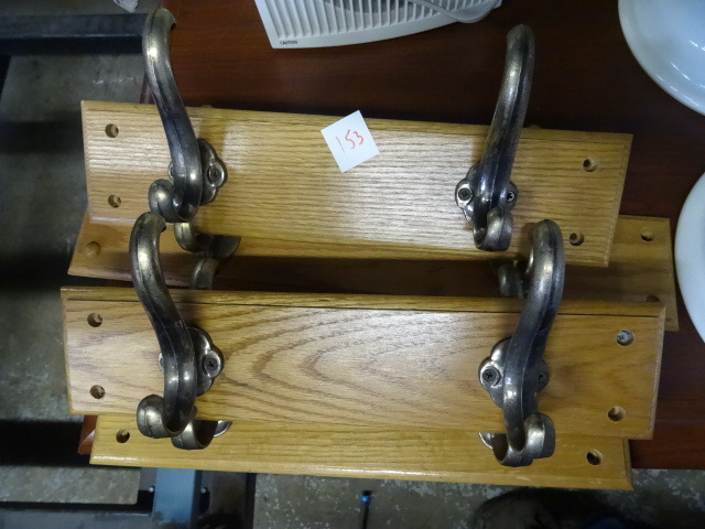 lot 153 image: 4 Wall Hanging Coat Hooks
