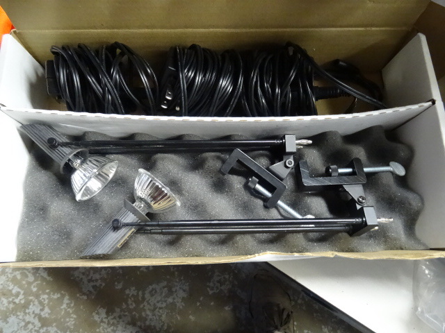 lot 155 image: 2 Clamp On Trade Show Display Lights