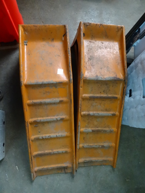 lot 182 image: 2 Metal Car Ramps