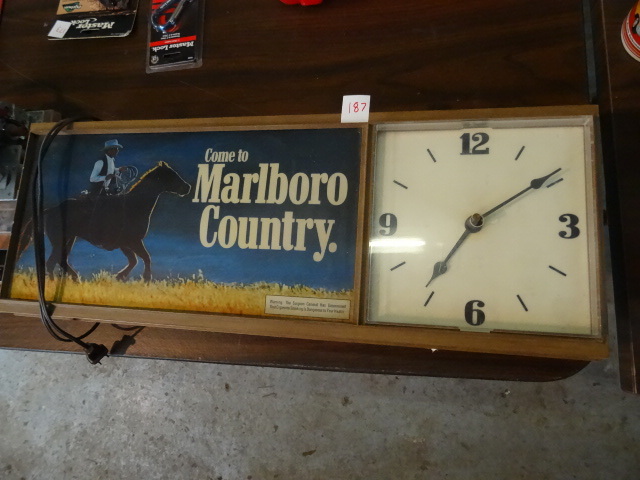 lot 187 image: Wall Mount Marlboro Lighted Clock
