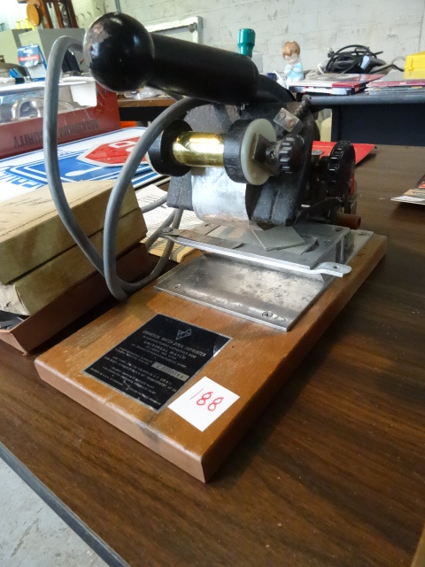 lot 188 image: Universal Match Book Imprinter