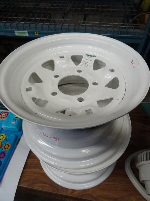 lot 206 image: Hoosier Wheel Steel Rims 15-0216S