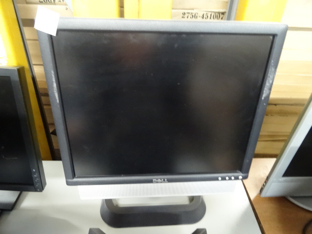 lot 218 image: Dell 17 LCD Computer Monitor