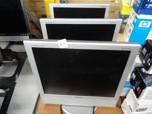 lot 227 image: 3 Samsung Sync Master 710 MP LCD TV