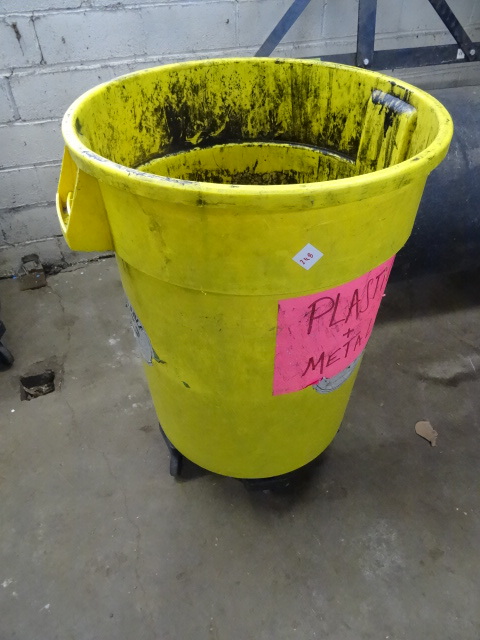 lot 248 image: 32 Gal. Rubbermaid Garbage Can