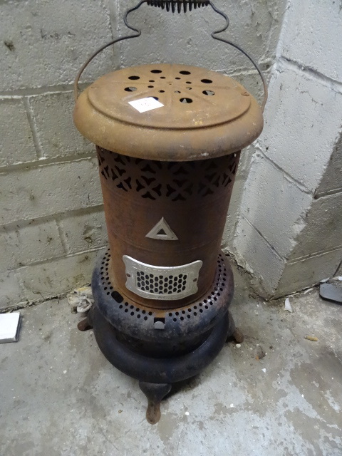 lot 255 image: Vintage Perfection Oil Heater