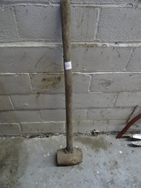 lot 260 image: Heavy Sledge Hammer