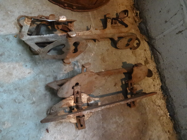 lot 268 image: 2 Pair Of Vintage Strap on Skates