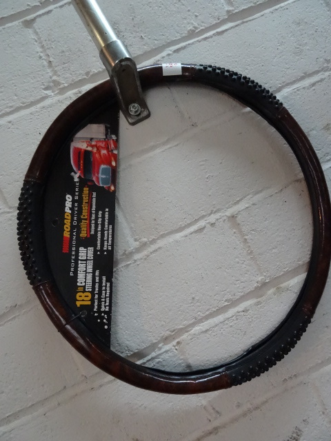 lot 280 image: 18 Steering Wheel Grip Cover