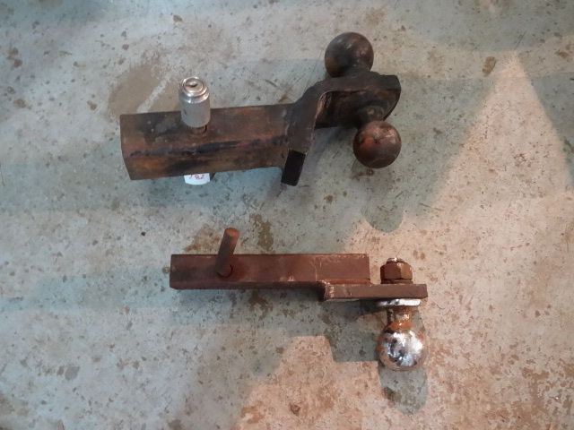 lot 282 image: 2 Receiver Hitches, 2 Shank has 2
