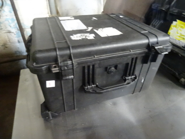 lot 3 image: Pelican 1610 Travel Case Padded