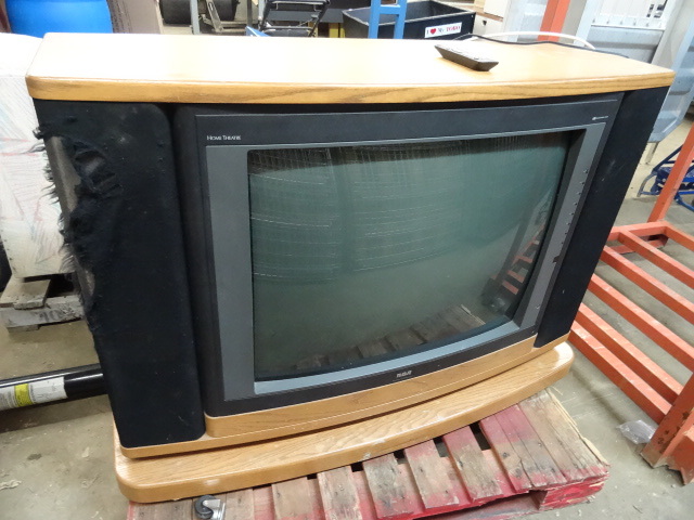 lot 15 image: RCA Model G35303SK TV 36