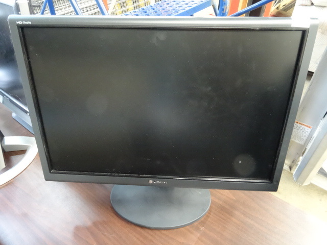 lot 26 image: Gateway 22 LCD Computer Monitor
