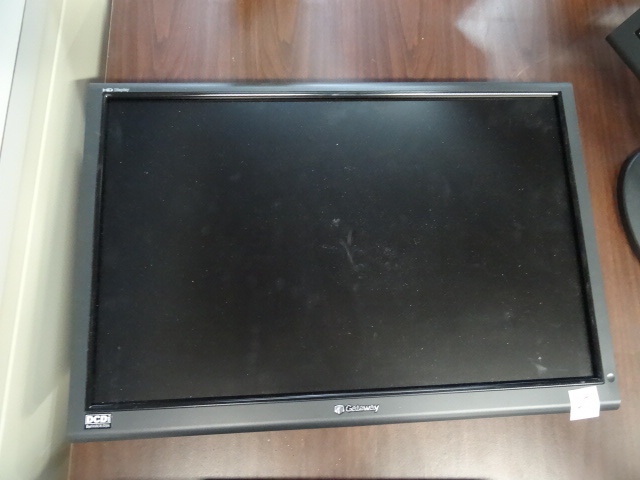 lot 27 image: Gateway 22 LCD Computer Monitor