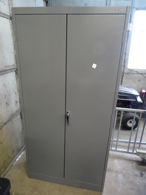 lot 34 image: Tennsco 2 Door Metal Cabinet
