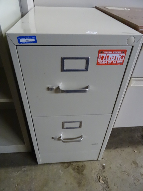 lot 50 image: 15 Metal 2 Drawer File Cabinet