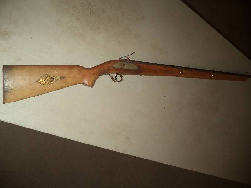 Black Powder Kentucky Long Rifle - Currently for wall decoration
