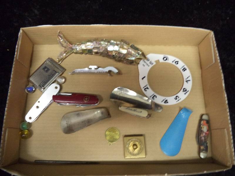 Lot - Misc, Pocket Knifes, Moving Fish, etc