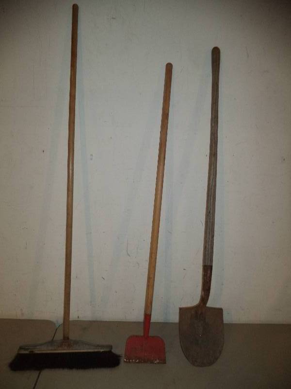 Lot- Shovel, Broom, Scraper