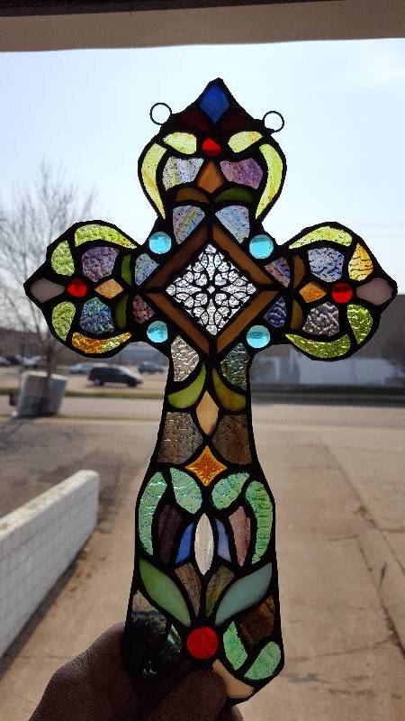 lot 52 image: Tiffany-Style 13.5 Fleur-de-lis Stained Glass Cross Window Panel