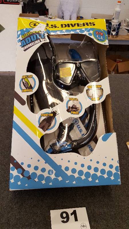 lot 91 image: US Divers Silicone Adult Snokel Set
