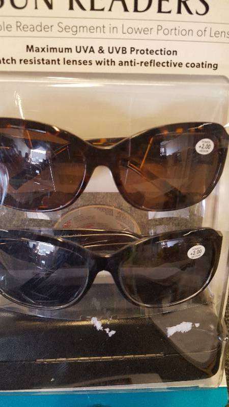 lot 108 image: Sun Readers wCase  200  Set of 2