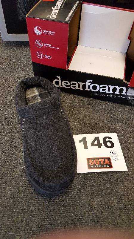 lot 146 image: Dearfoams Mens Memory Foam Slipper