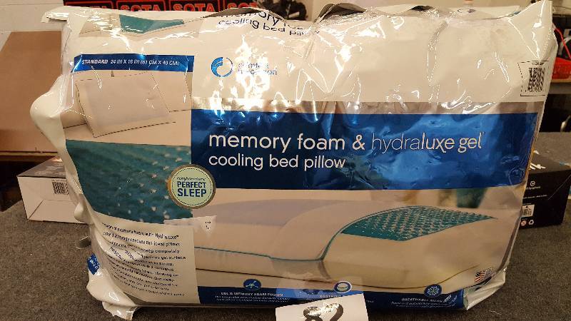 lot 82 image: 2 - Hydra Lux Gel Memory Foam Pillows