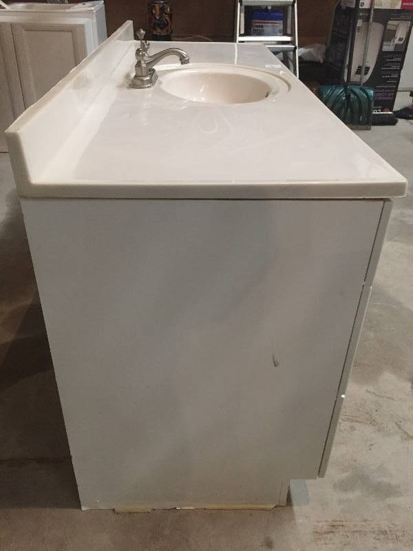 lot 10 image: Bathroom Vanity