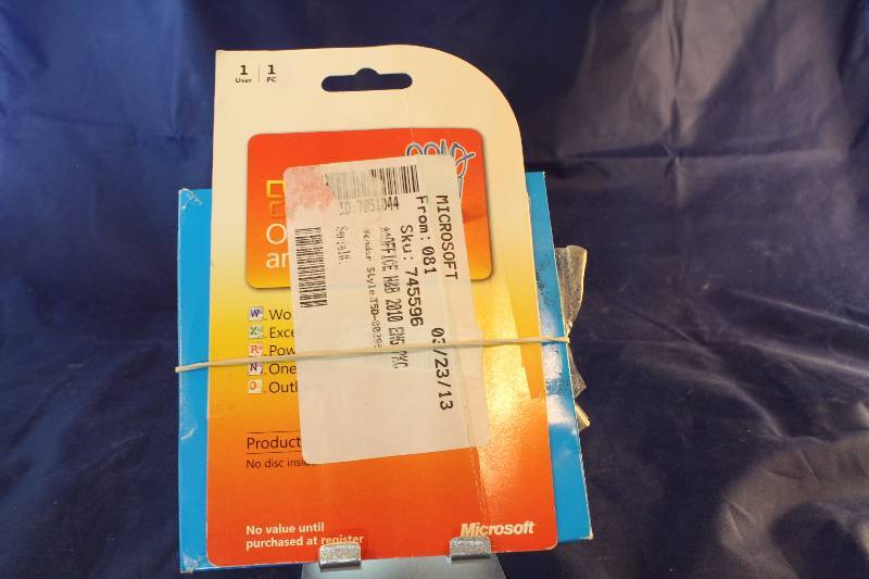 lot L51-1417 image: Lot of 2 software cards RETAIL VALUE $200