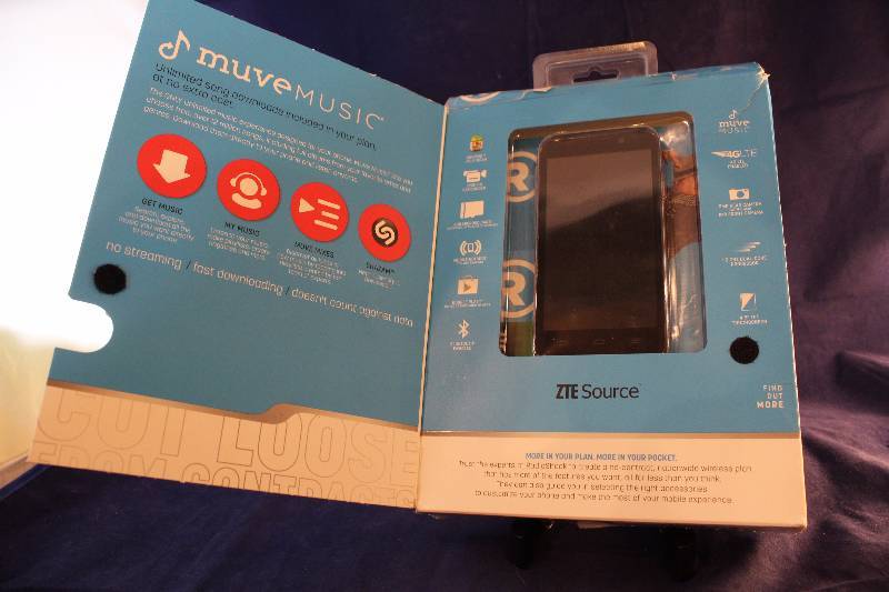 lot L79-4 image: Radioshack ZTE Source Prepaid Phone RETAIL VALUE $50